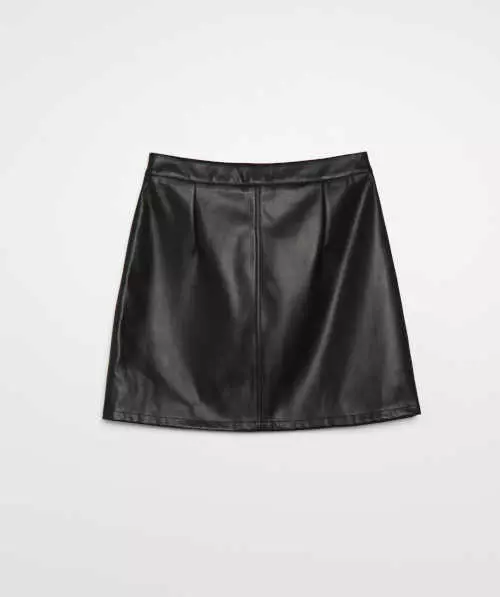 Crna suknja s patentnim zatvaračem sprijeda