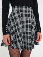 Crno-bijela ženska karirana suknja A kroja
