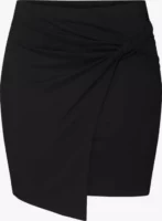 Kratka moderna ženska suknja s asimetričnim rubom