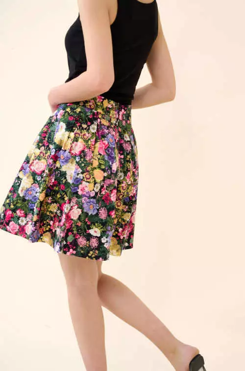 Kratka suknja A kroja s cvjetnim uzorkom