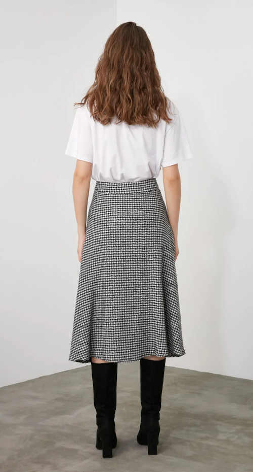 Moderna suknja midi dužine crno-bijela