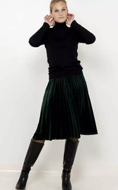 Plisirana suknja midi dužine u tamnozelenom dizajnu
