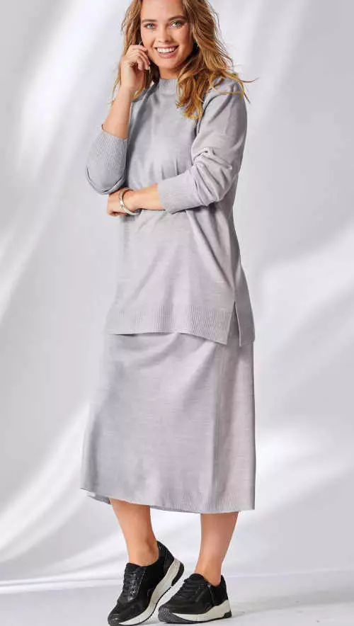 Siva poluduga ženska suknja