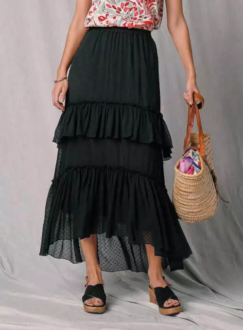 Ženska duga crna suknja ukrašena vezenim velom