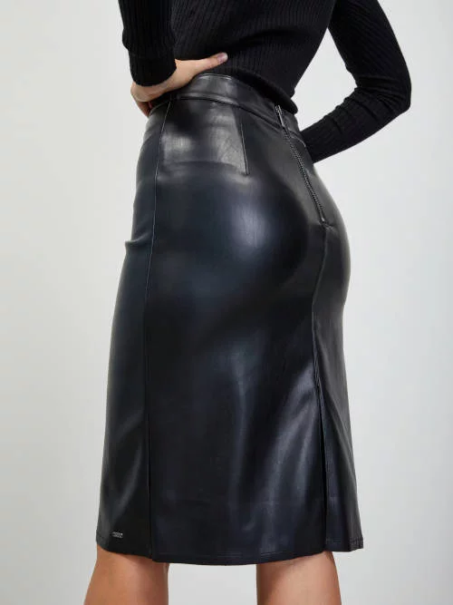 Crna suknja s patentnim zatvaračem